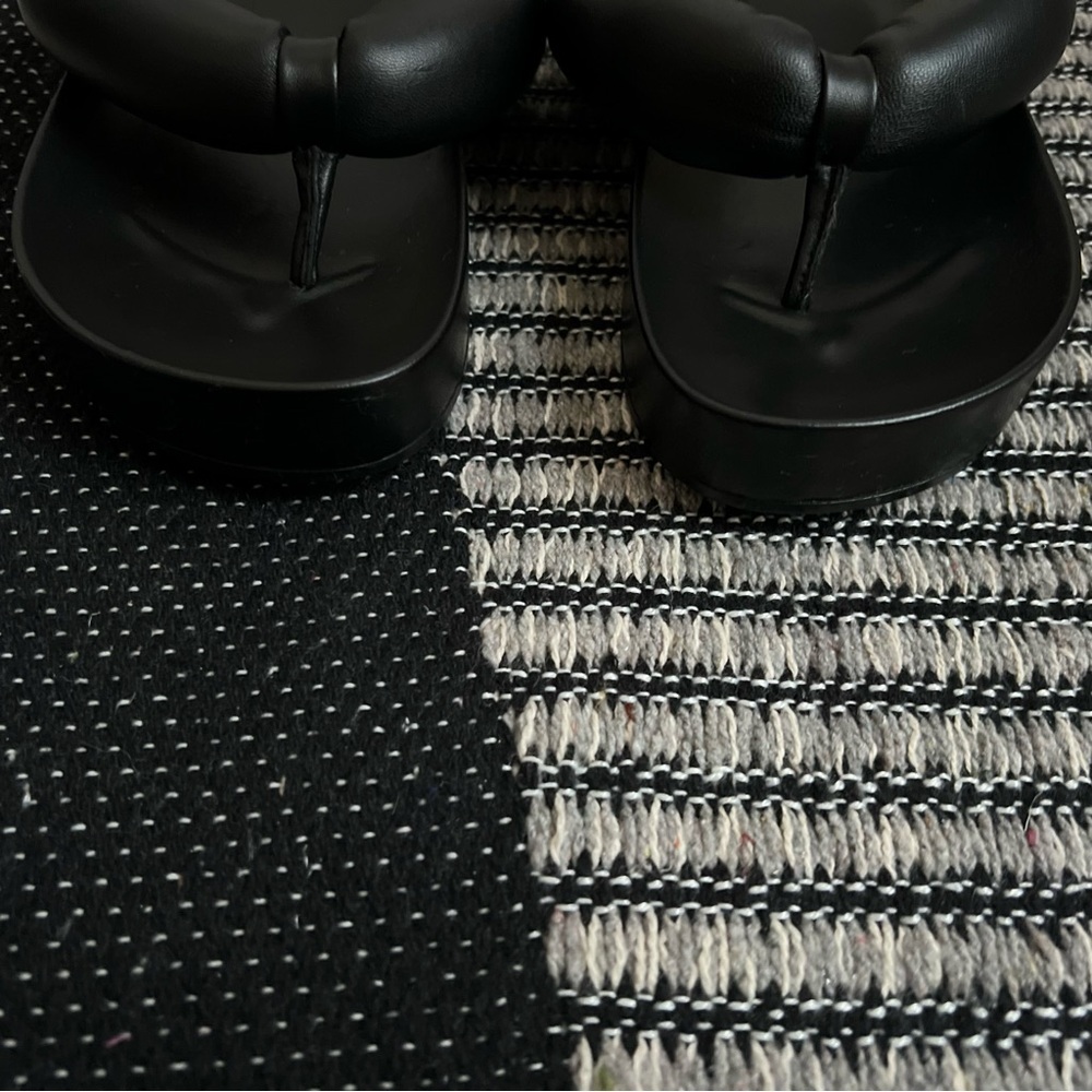 Jil Sander Thong Padded Sandal in Black - Picture 11 of 16